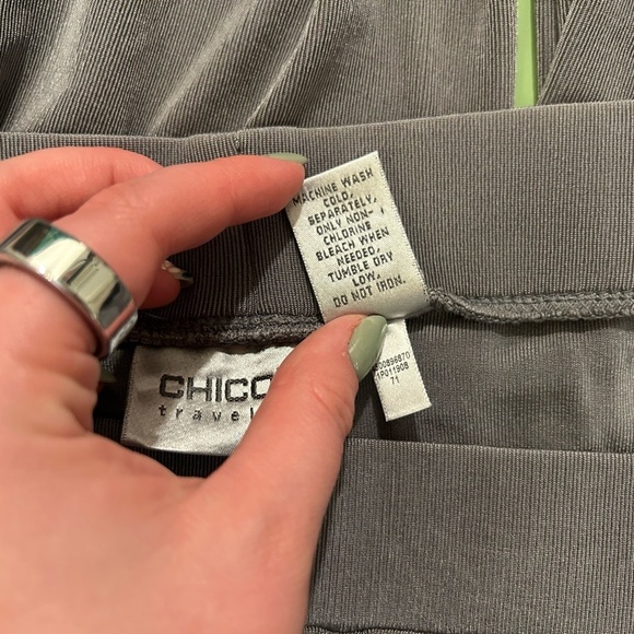 Chicos Travelers Classic Gray Pants Strait Leg Elastic Waist Size 12 Short - Picture 5 of 6